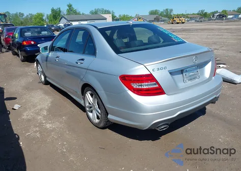 2014 Mercedes-Benz C 300 Luxury 4Matic/Sport 4Matic z USA, uszkodzony, nr VIN WDDGF8AB7EA959799